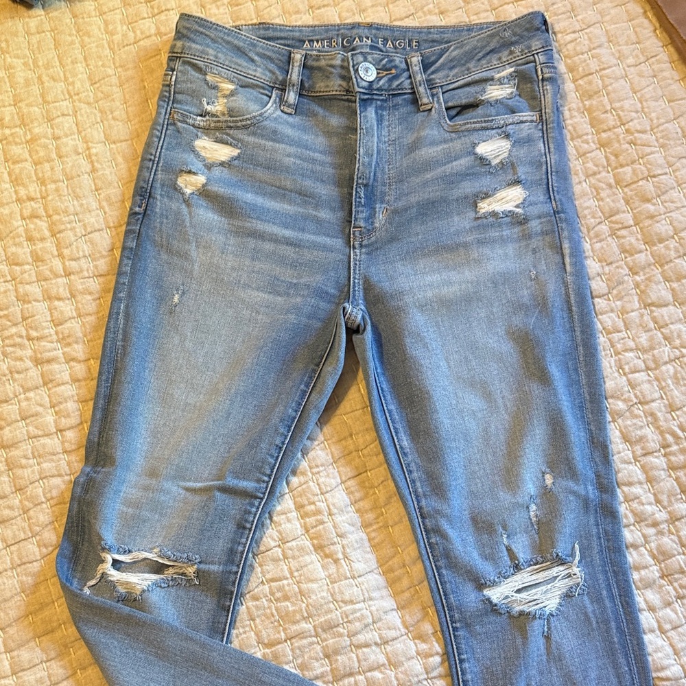American Eagle Outfitters Light Blue Distressed Crop Skinny Jeans